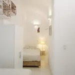 1906 Cave Apartment Pýrgos
