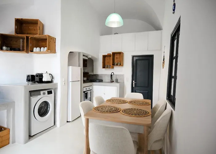 1906 Cave Пиргос