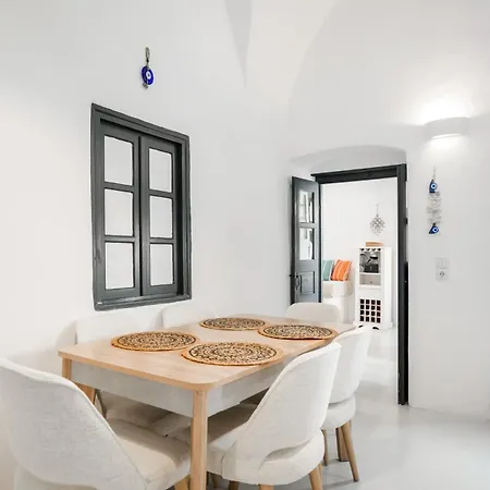 1906 Cave Appartement Pýrgos